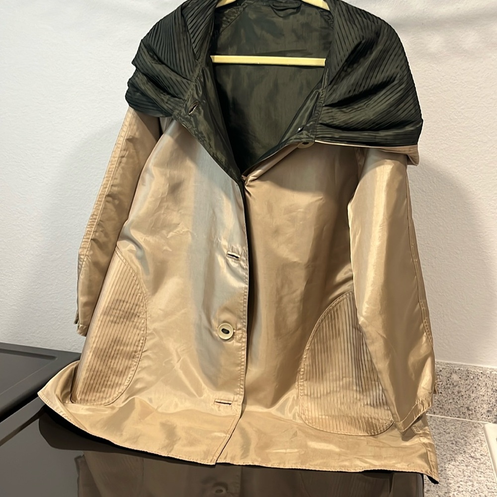 Woman’s reversible packable raincoat